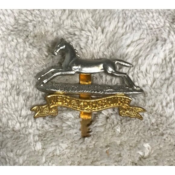West Yorkshire Horse Cap Badge Pin Vintage Military Memorabilia Equestrian - Picture 3 of 6